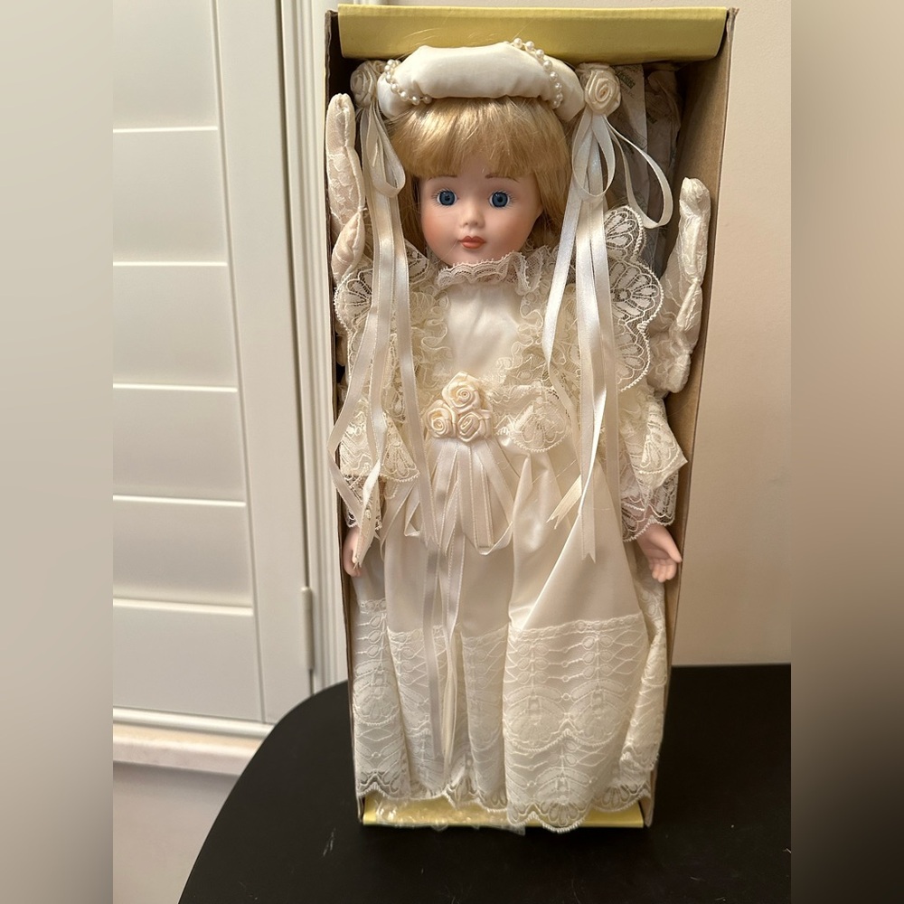 Seymour Mann ConnoisseurCollection1993Angelica porcelain doll with Angel wings
